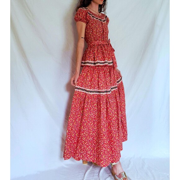 1940s Vintage Tiered Calico Puff Sleeve Maxi Dress: 40s Floral Gown, XS/S - Picture 11 of 13